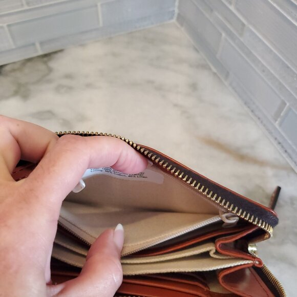 NWOT Dooney and Bourke Selleria British Tan Med Zip Wristlet - Picture 9 of 10